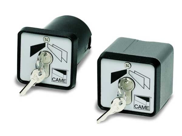 Kulcsos kapcsolók. Biztonságos kivitelű jeladók DIN cilinderbetétes zárral, kulccsal működtethetők.